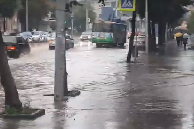 В Рязани засняли потоп после дождя на улице Дзержинского